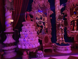 Cake and armour at the Royal Hall in the Symbolica attraction at the Fantasierijk kingdom