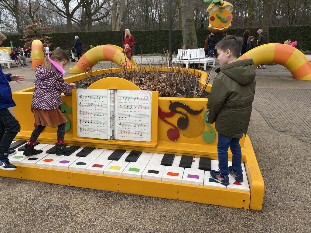 Max on a piano at the Kleuterhof playground at the Reizenrijk kingdom