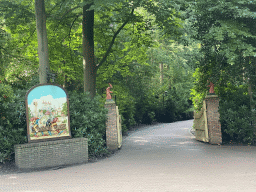 Sign and entrance to the Fairytale Forest at the Marerijk kingdom