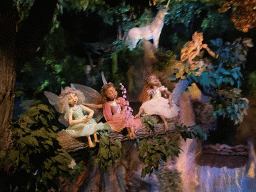 Fairies, trolls and bear at the Wondrous Forest in the Droomvlucht attraction at the Marerijk kingdom