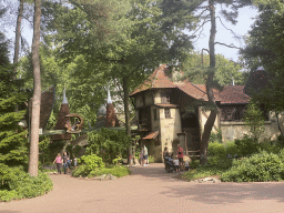 The Lonkhuys and Slakkenhuys buildings and entrance gate of the Laafland attraction at the Marerijk kingdom