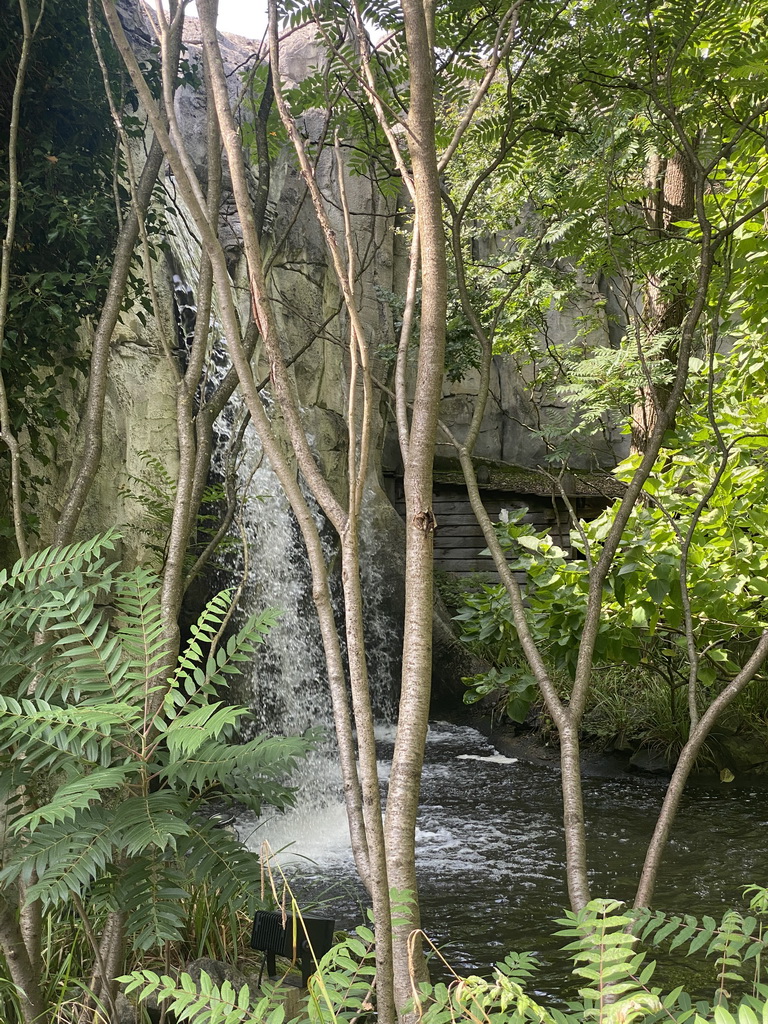 Waterfall at the waiting line for the Fabula attraction at the Anderrijk kingdom