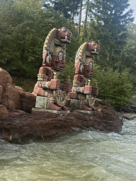 Inca statues at the Piraña attraction at the Anderrijk kingdom, viewed from our boat