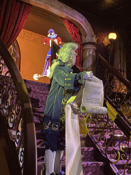 The lackey O.J. Punctuel and the jester Pardoes in the Lobby of the Symbolica attraction at the Fantasierijk kingdom