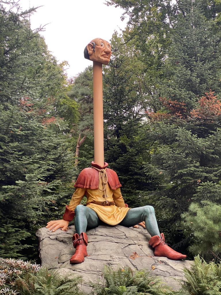 Langnek at the Six Servants attraction at the Fairytale Forest at the Marerijk kingdom