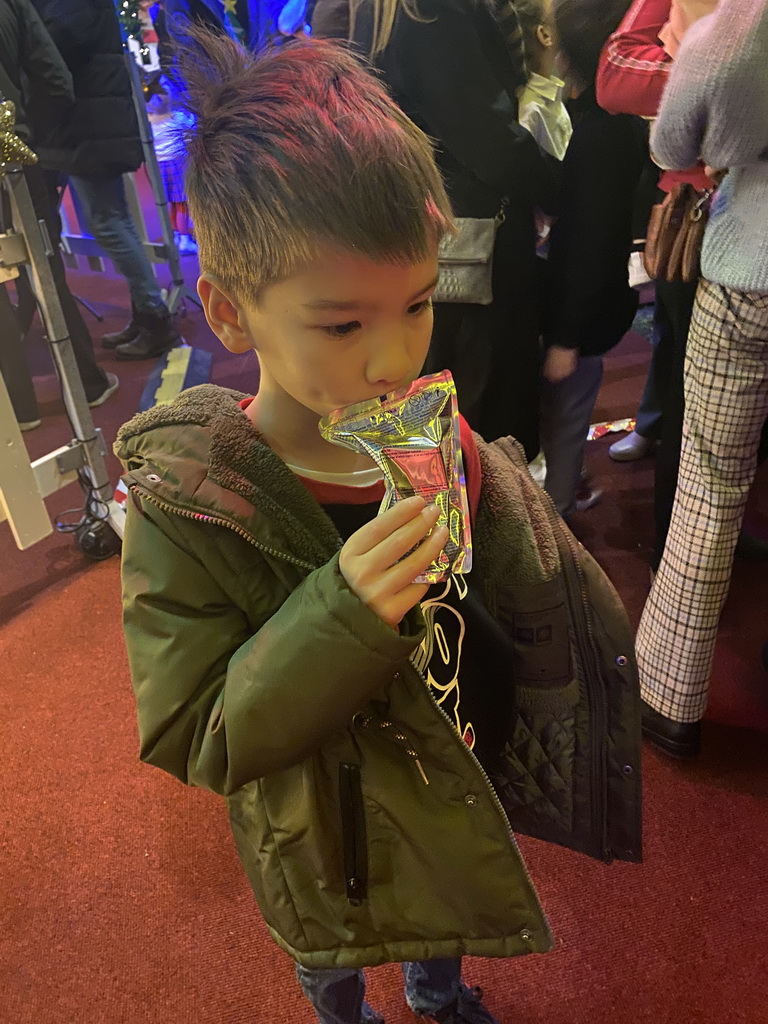 Max drinking at the foyer at the Kerstcircus Etten-Leur, during the half-time break