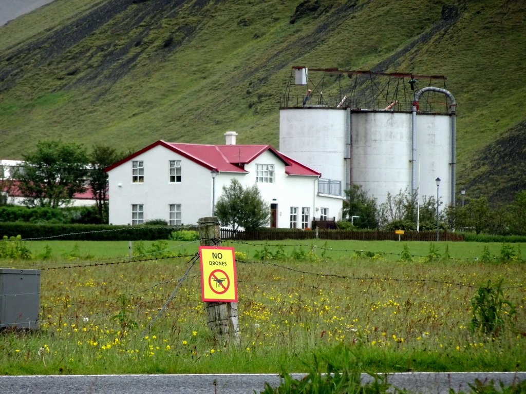 Buildings of the Þorvaldseyri farm in front of the Eyjafjallajökull volcano, viewed from the parking lot of the Þorvaldseyri visitor centre