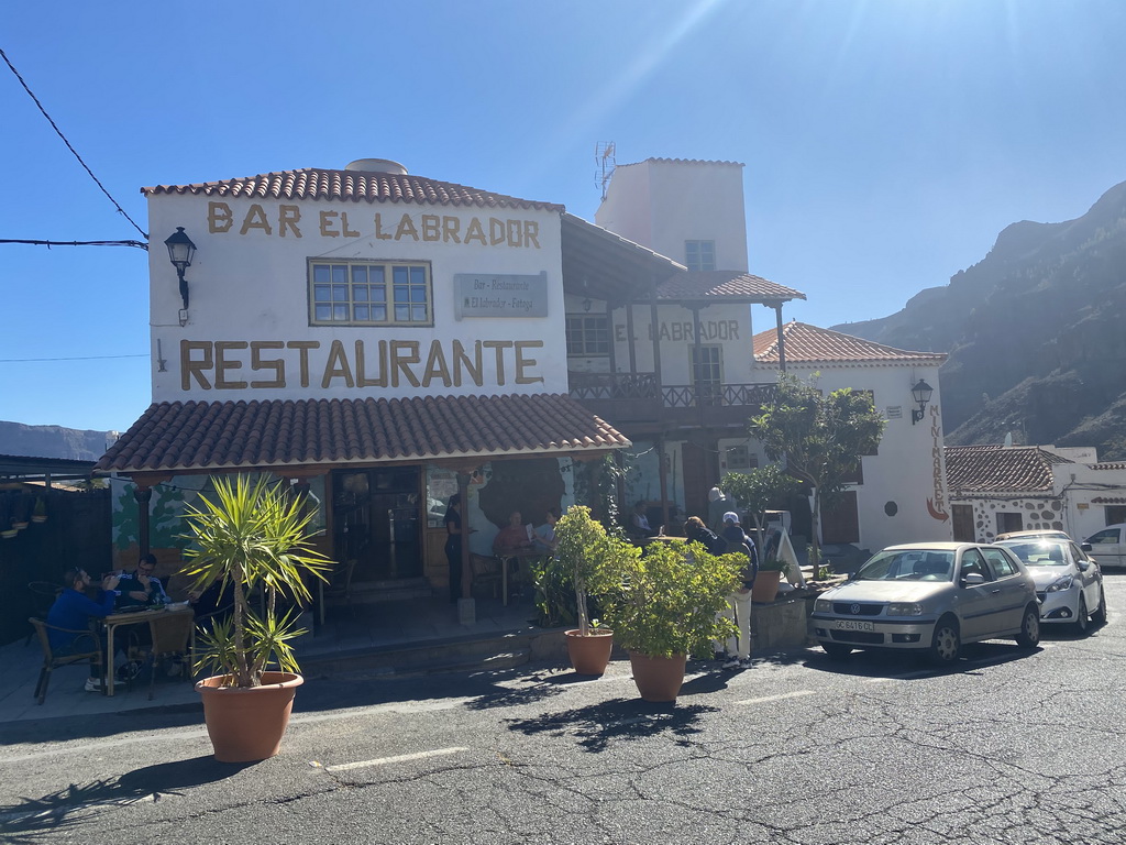 Front of the Restaurante El Labrador at the Calle Néstor Álamo street