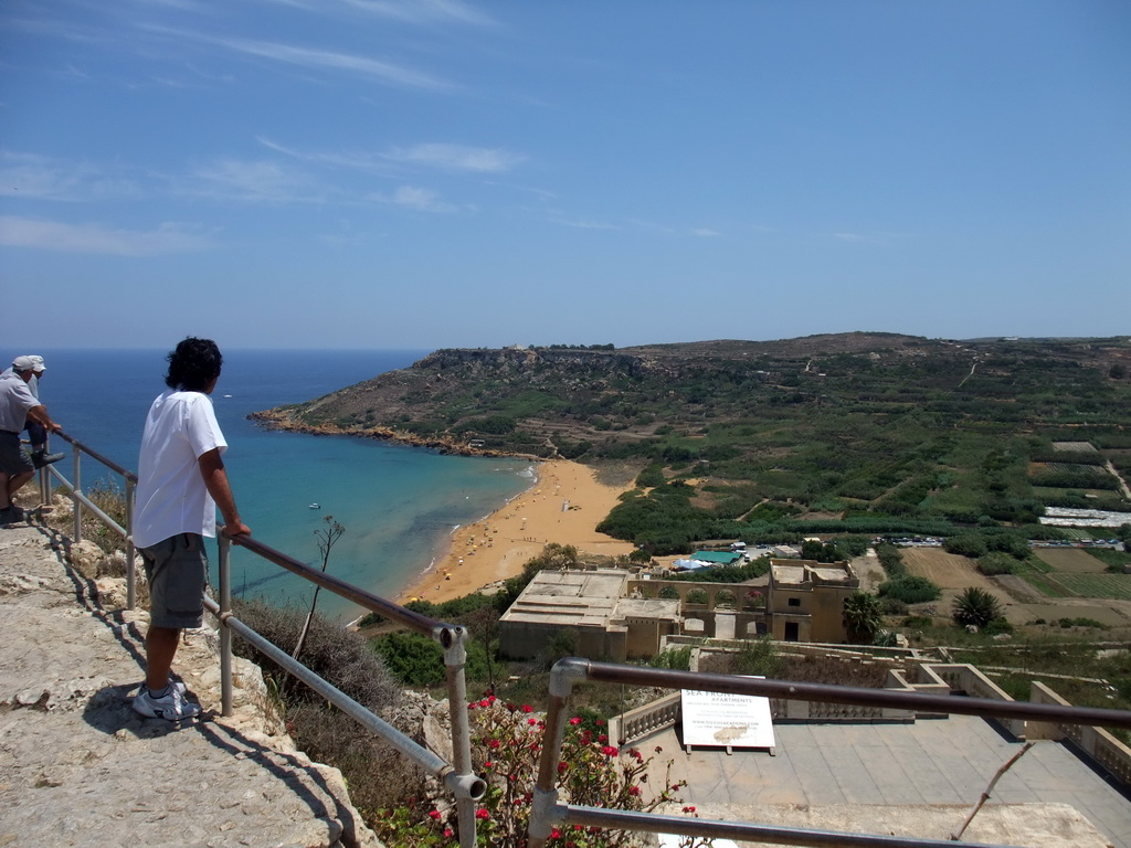 Our Gozo tour jeep driver at the Calypso Cave viewing point, with a view on the beach of Ramla Bay