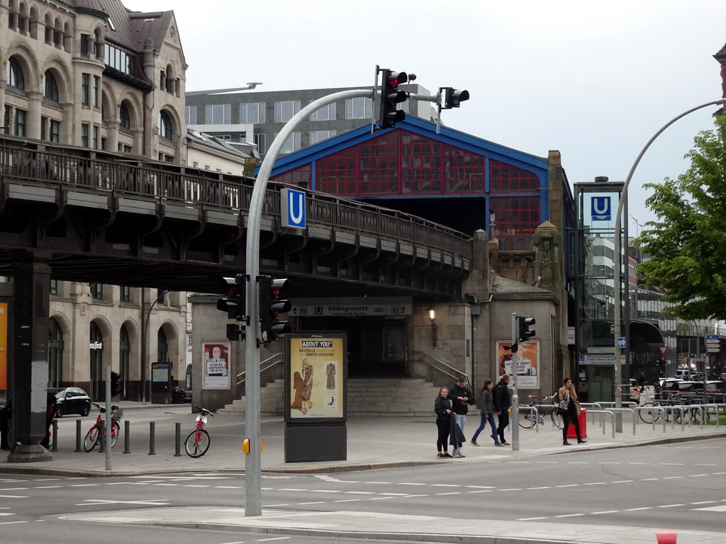 The Rödingsmarkt subway station, viewed from the Rödingsmarkt square