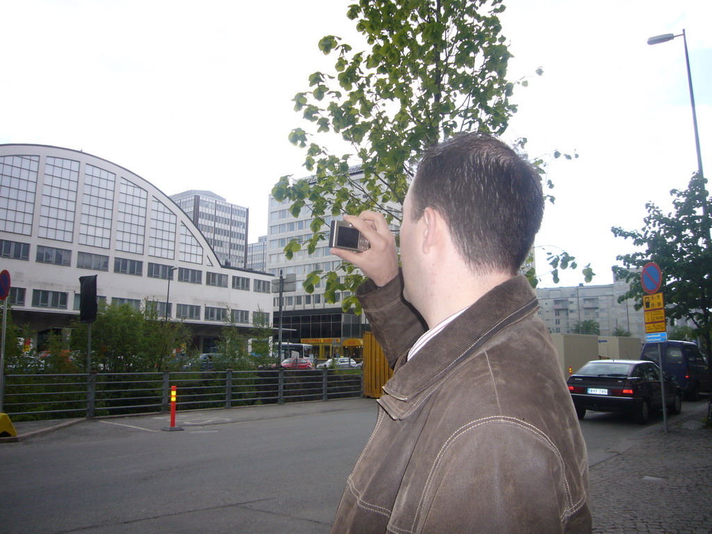 Miaomiao`s colleague in front of the Helsinki City Art Museum at the Pohjoinen Rautatiekatu street