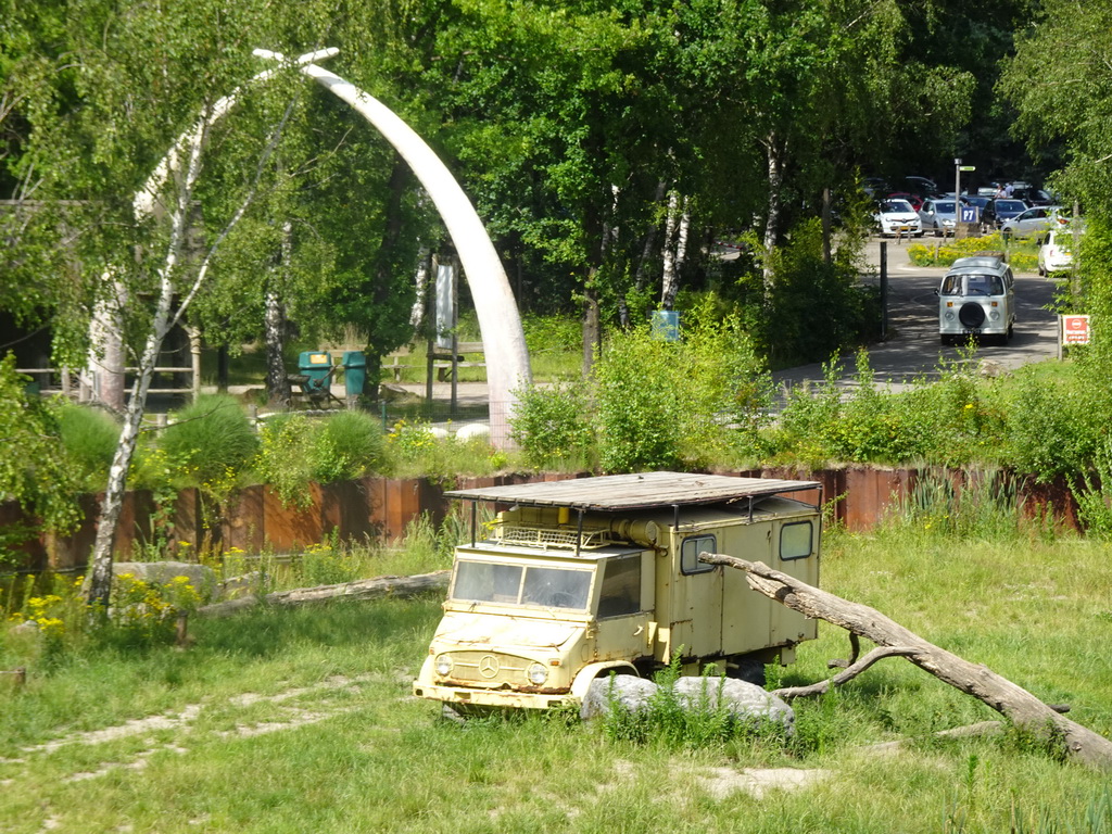 Jeep at the Lion enclosure at the Safaripark Beekse Bergen