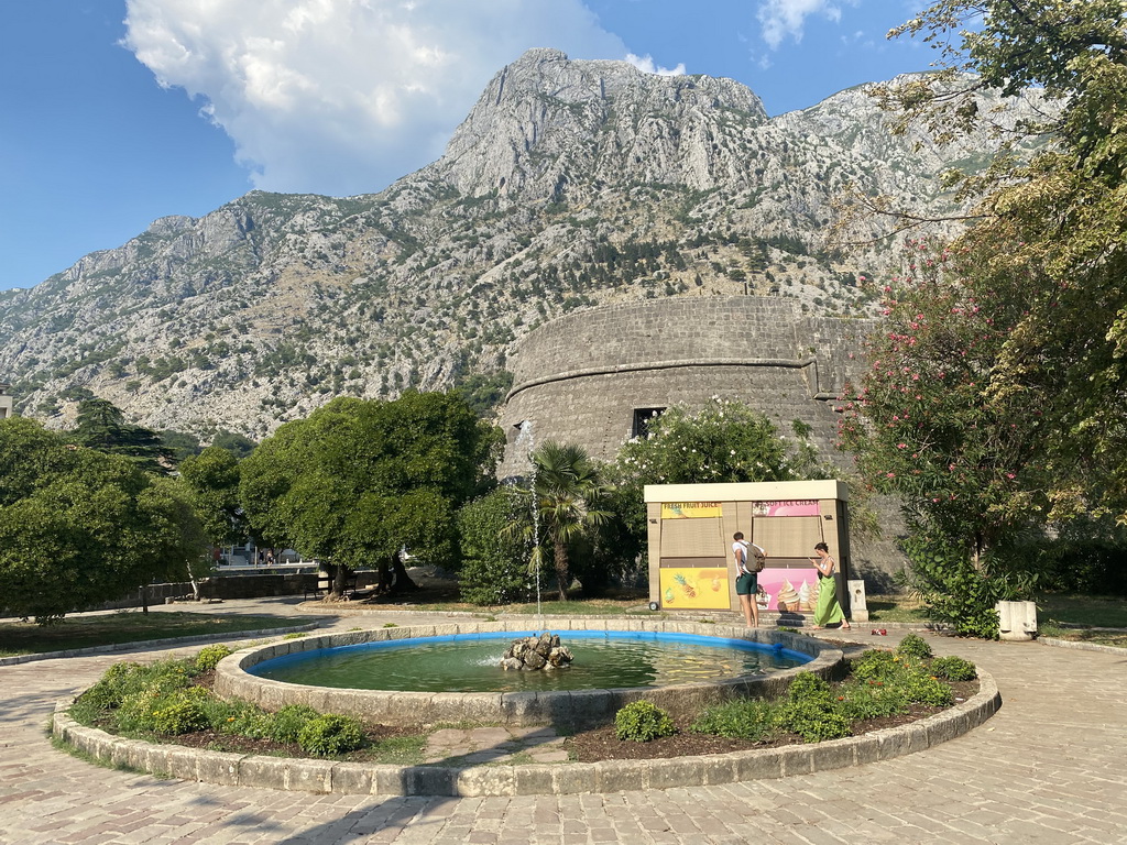 Fountain in front of the Kampana Tower