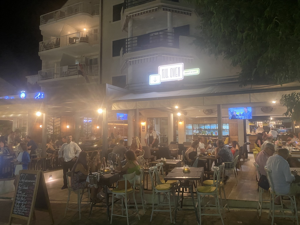 Front of the Pull Over Restaurant at the etalite Kralja Zvonimira street, by night