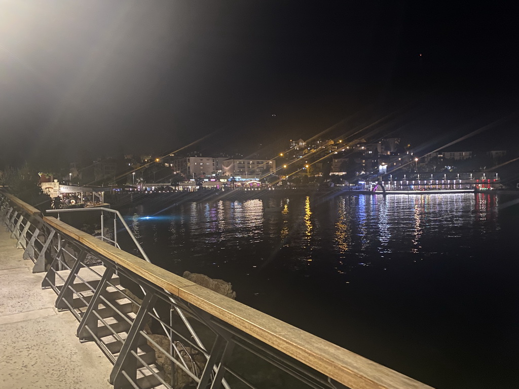 The Promenada Lapad path and the Uvala Lapad Beach, by night