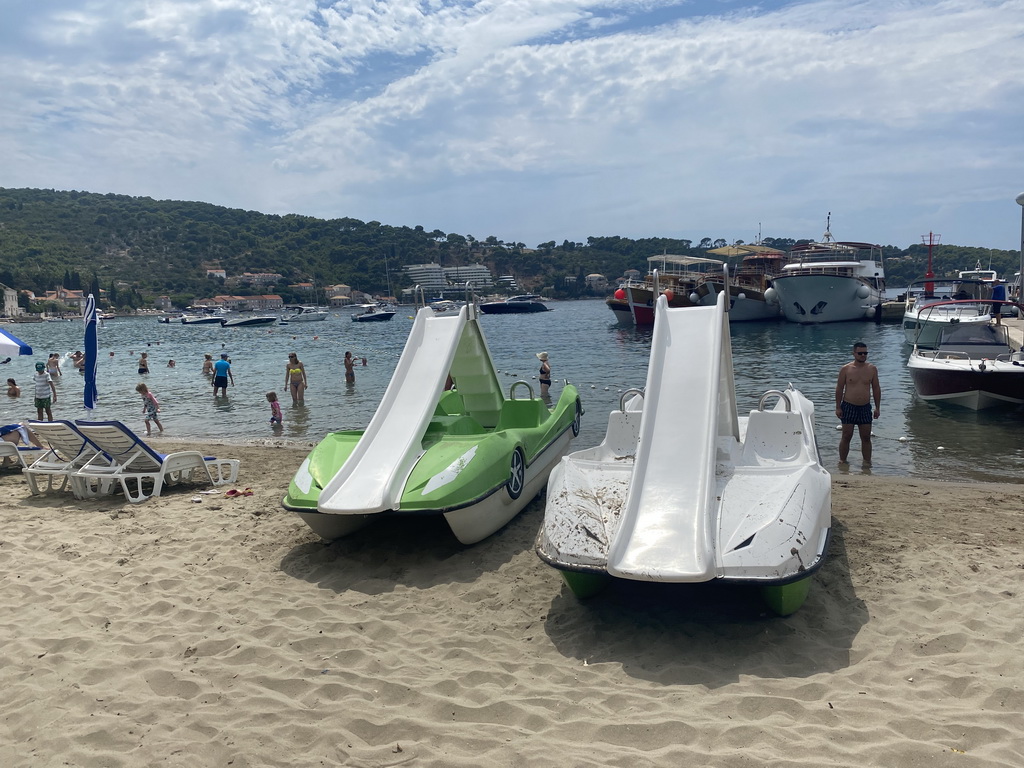 Water cycles with slides at the Plaa Dubrava Pracat beach