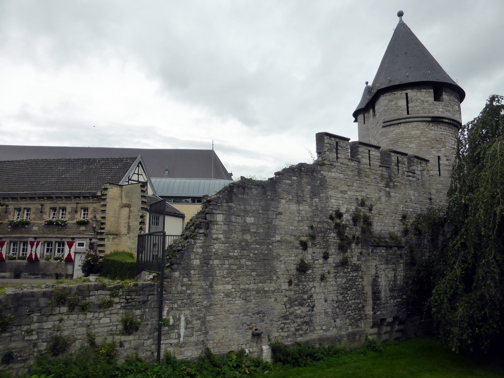 City Wall and the Pater Vincktoren tower at the Faliezusterspark