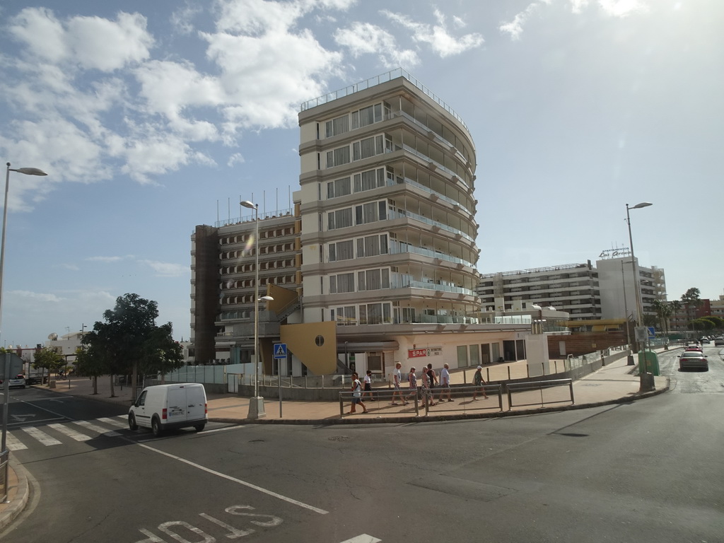 Front of the Hotel HL Suite Playa del Inglés at the Avenida de Gran Canaria street, viewed from the shuttle bus from the Gran Canaria Airport