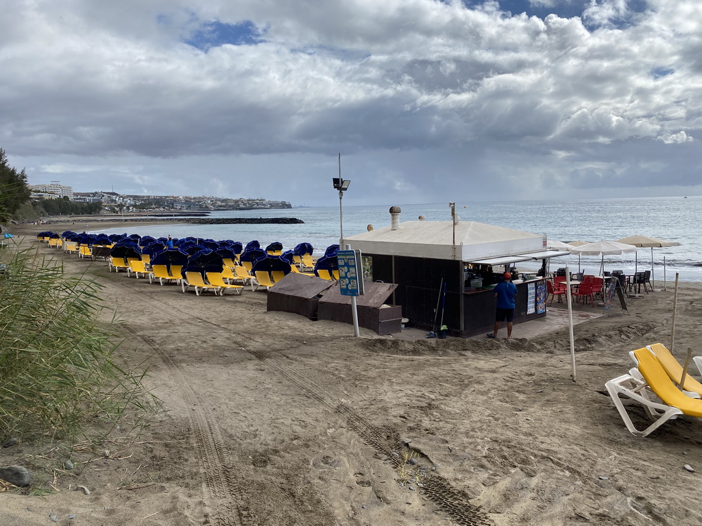 Bar and sunbeds at the Playa del Inglés beach