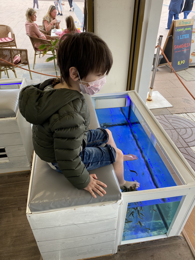 Max at the Doctor Fish at the Playa del Inglés Aparcamiento shopping mall