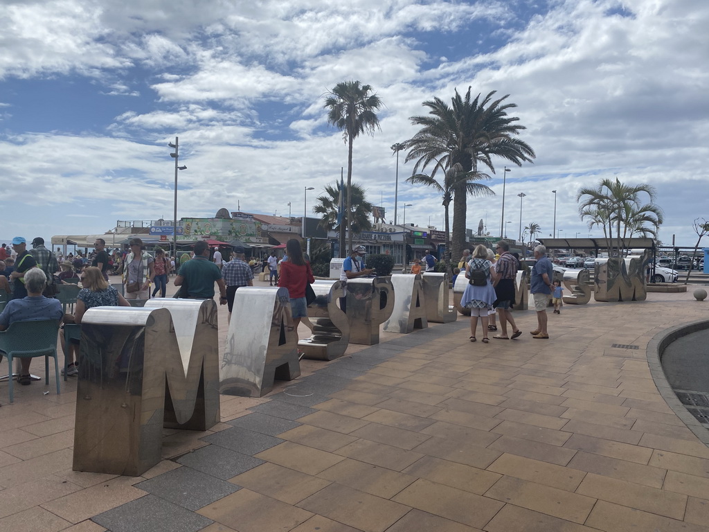 Scritta Maspalomas statue in front of the Playa del Inglés Aparcamiento shopping mall at the Calle las Dunas street