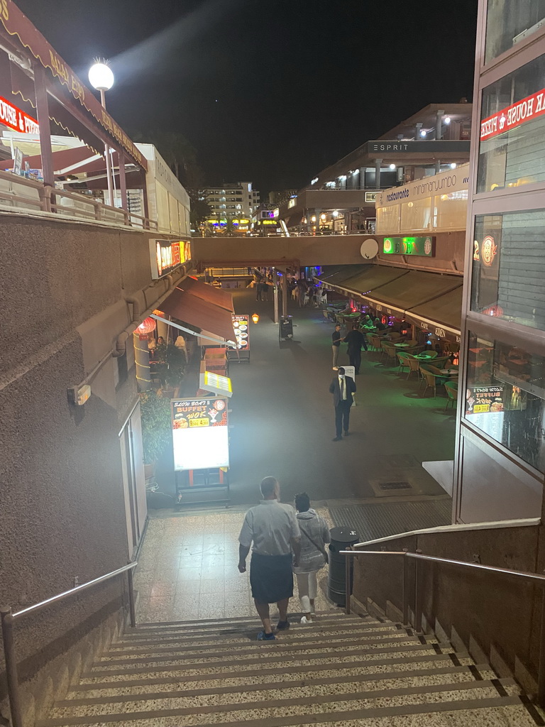 Restaurants and shops at the Yumbo Centrum shopping mall, by night