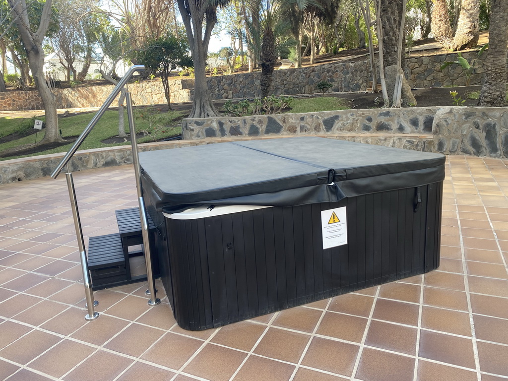 Closed jacuzzi at the Abora Buenaventura by Lopesan hotel