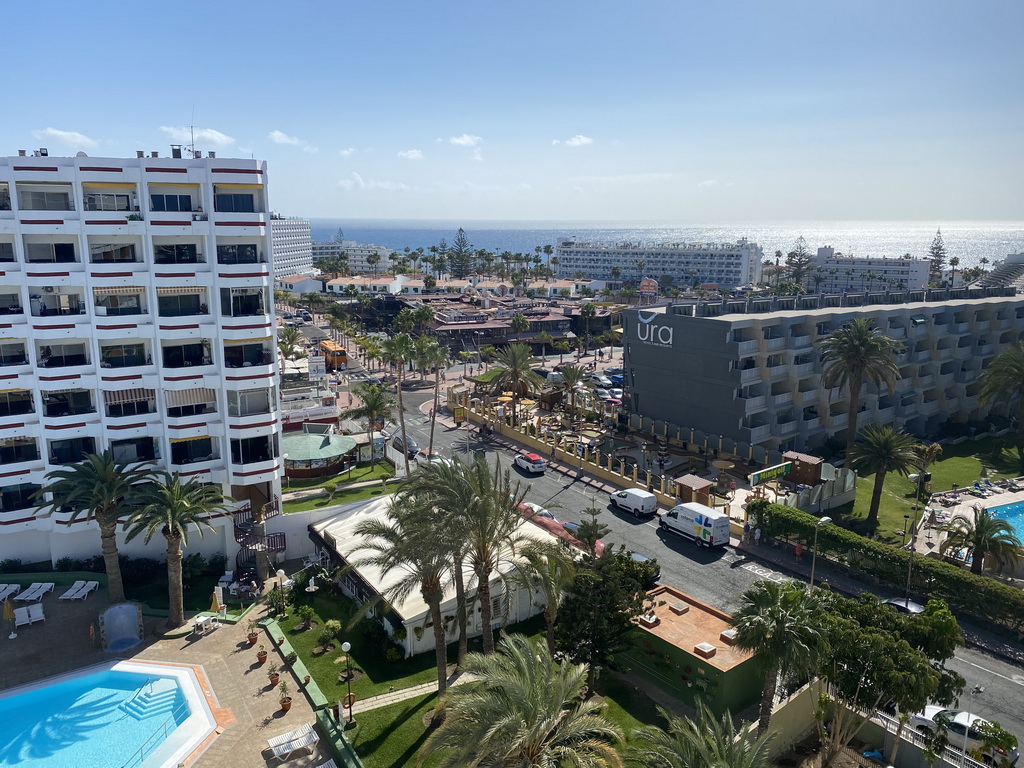 The Avenida de Tenerife street with the Agaete Parque hotel, the Canaria Surycan hotel and the Mini Golf Atlántico, viewed from the seventh floor of the Abora Buenaventura by Lopesan hotel