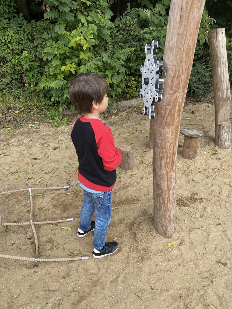 Max at the playground near Restaurant Toepaja at the Asia section of ZOO Planckendael