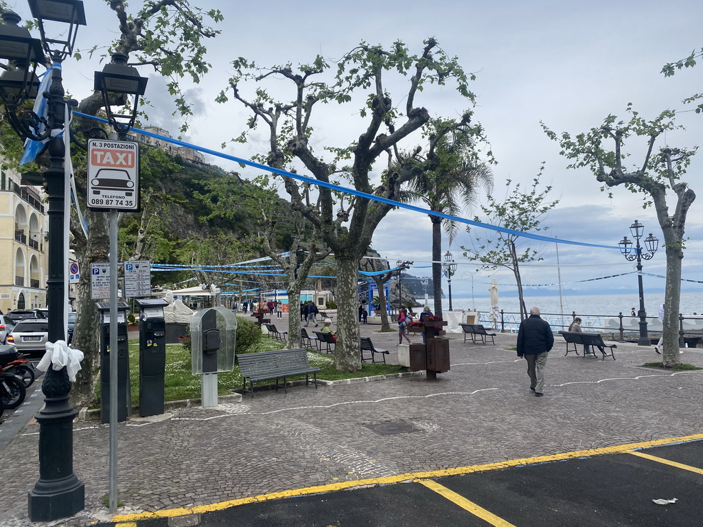 The promenade along the Minori Beach