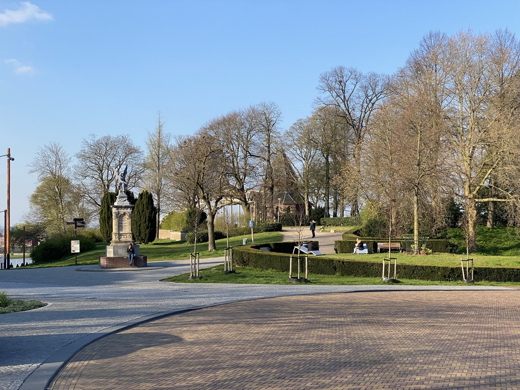 Southwest side of the Valkhof park with the Spoorwegmonument, viewed from the Hoogstraat street