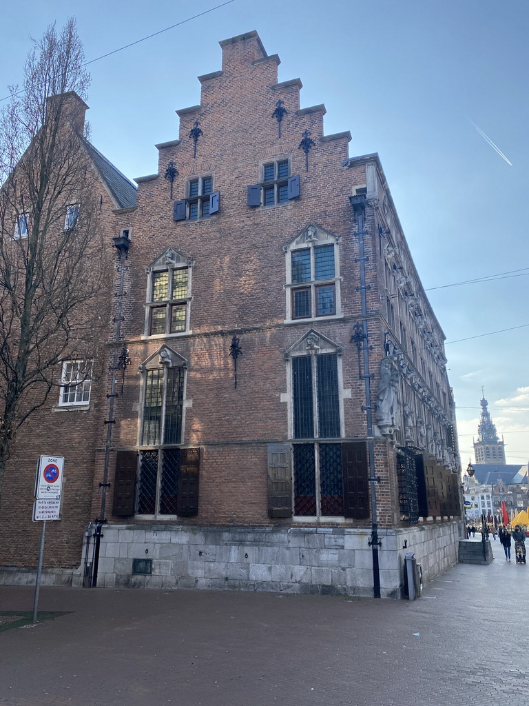 East side of the City Hall at the crossing of the Korte Nieuwstraat and Burchtstraat streets