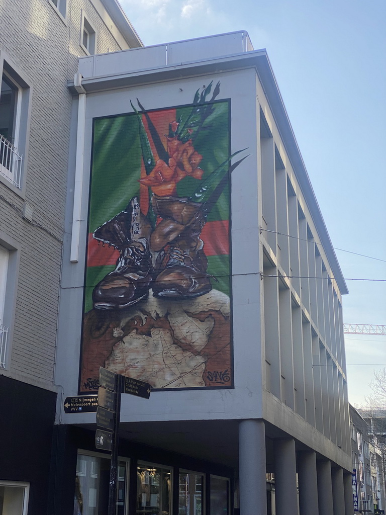 Nijmeegse Vierdaagse wall painting at the Plein 1944 square, viewed from the Molenstraat street