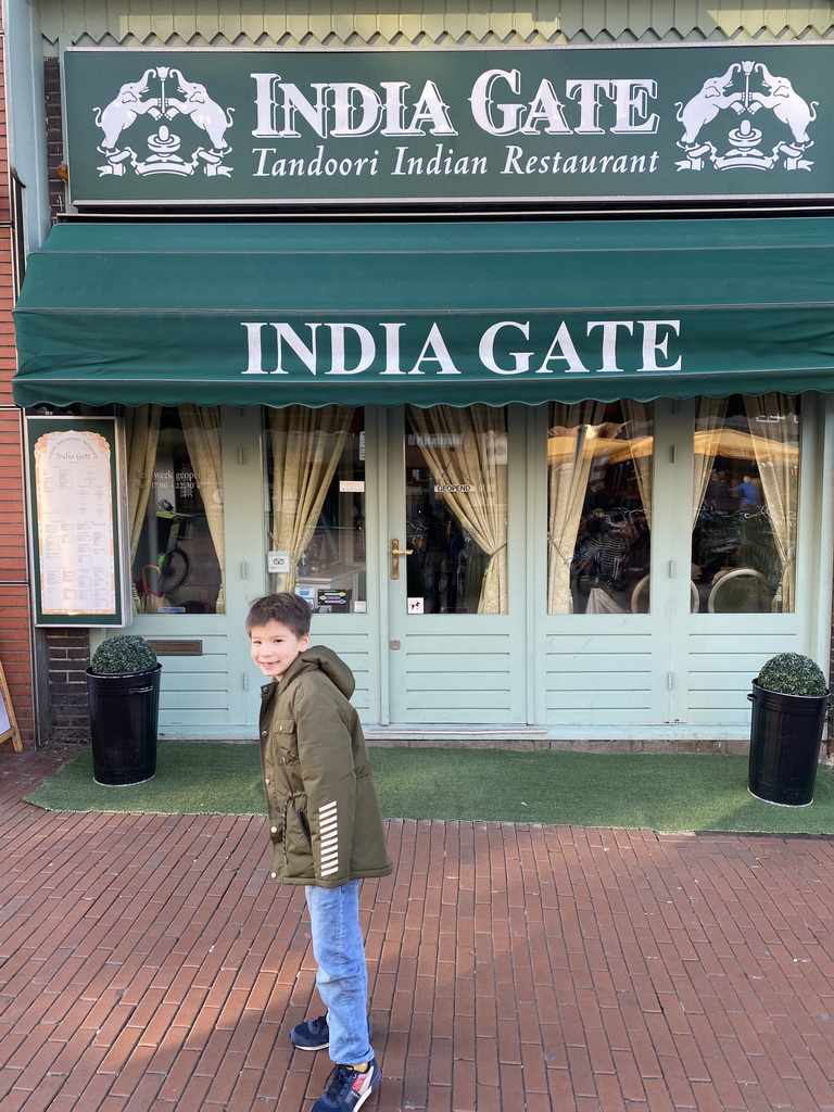 Max in front of the India Gate restaurant at the Molenstraat street