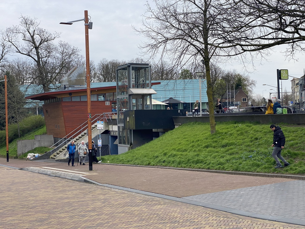 Entrance to the Parking Garage Kelfkensbos at the Voerweg road and the front of the Valkhof Museum at the Kelfkensbos square