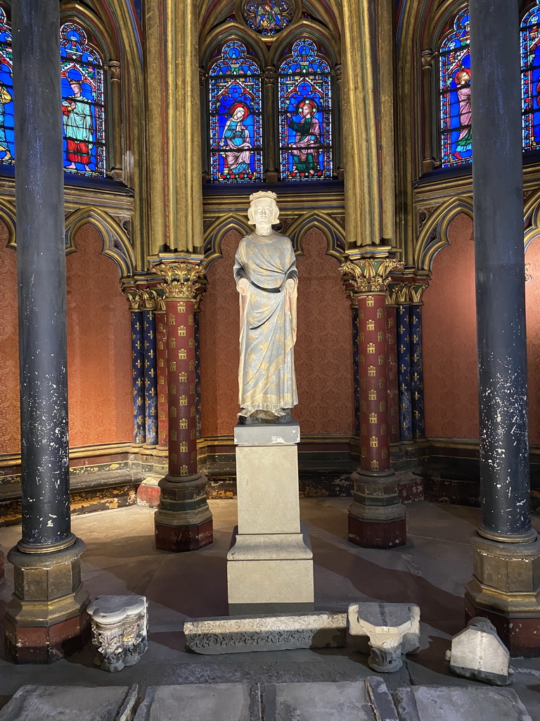 Statue of King Louis IX at the apse of the Lower Chapel of the Sainte-Chapelle chapel