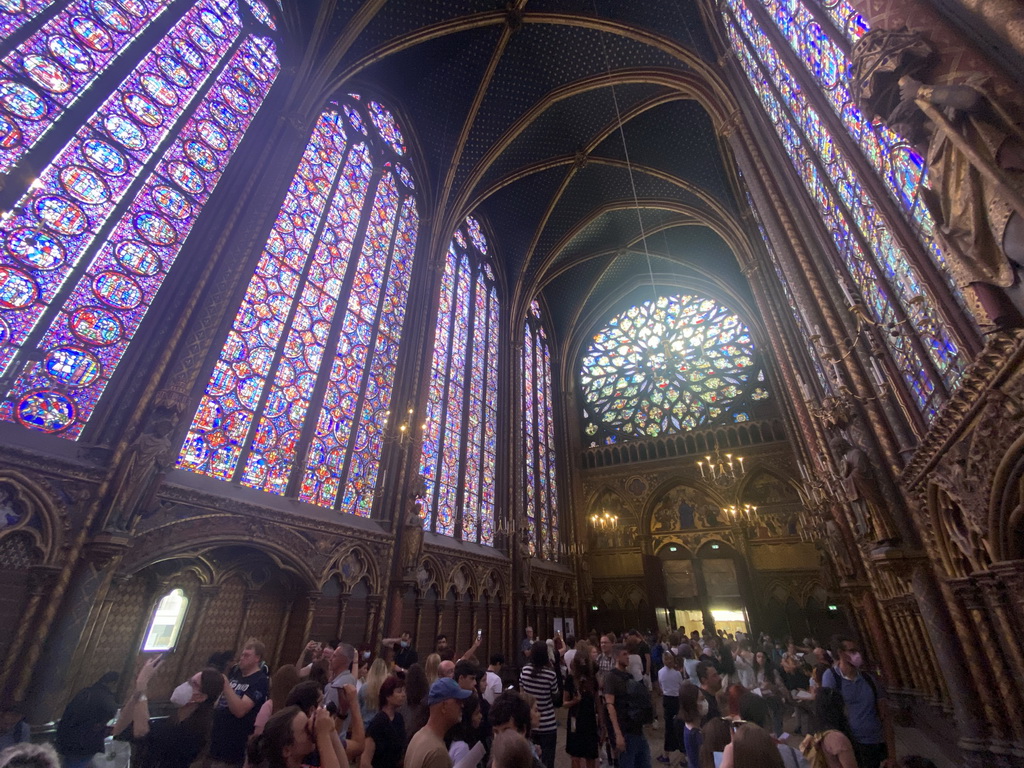 Nave, rose window and doors of the Upper Chapel of the Sainte-Chapelle chapel