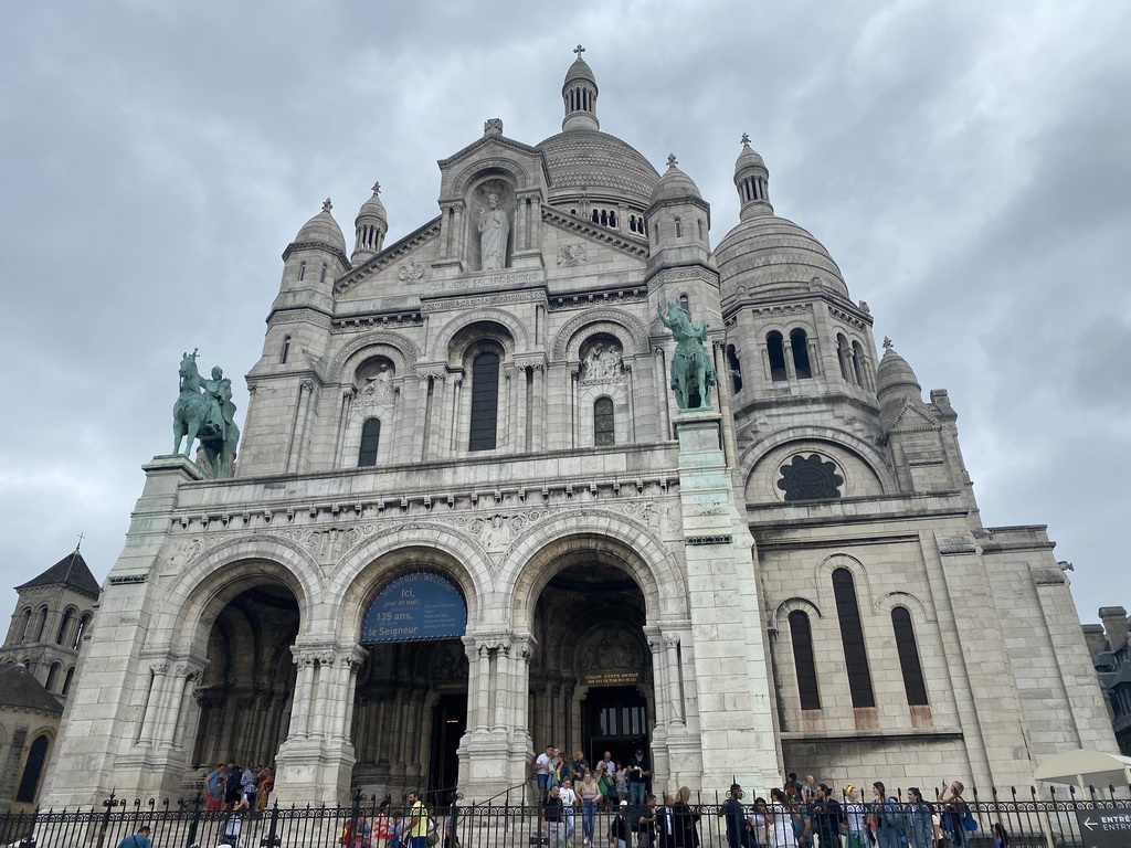 Front of the Basilique du Sacré-Coeur church, viewed from the Parvis du Sacré-Coeur square