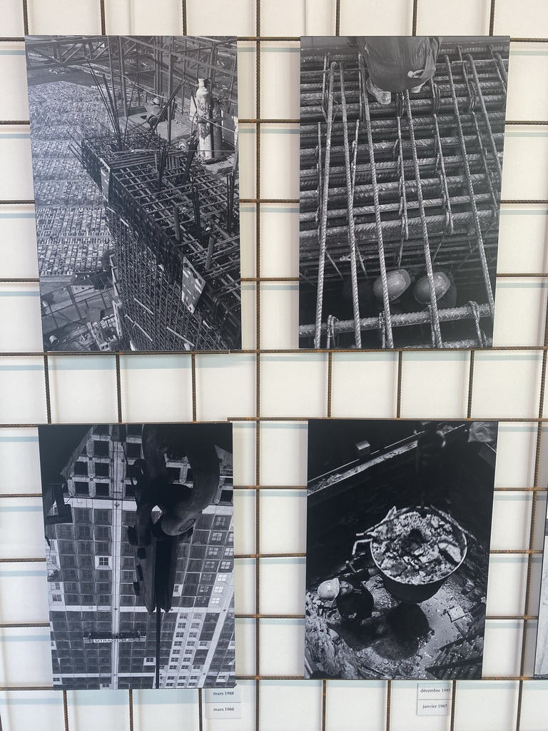 Photographs of the construction of the Grande Arche de la Défense building at the top floor