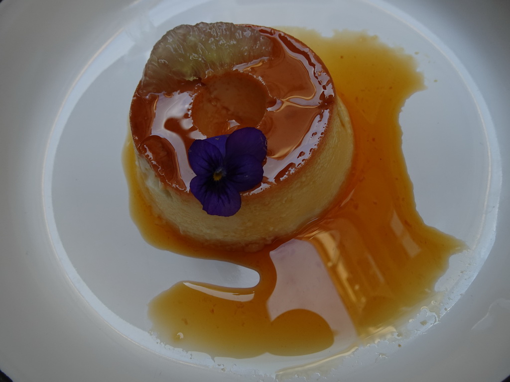 Dessert on the terrace of the Pitanga restaurant at the Rue du Pélican street