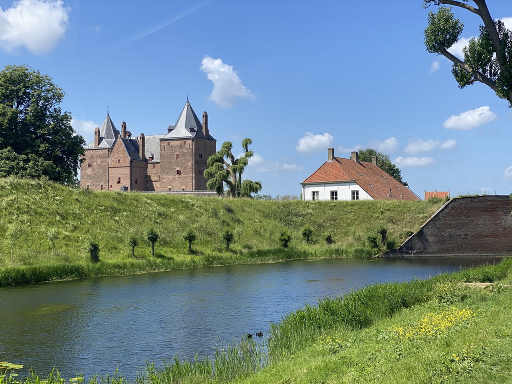 East side of Loevestein Castle and its moat, viewed from the Schouwendijk street