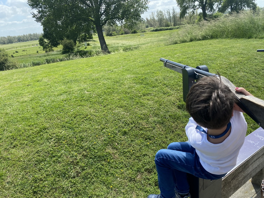 Max playing the musket shooting game at Loevestein Castle