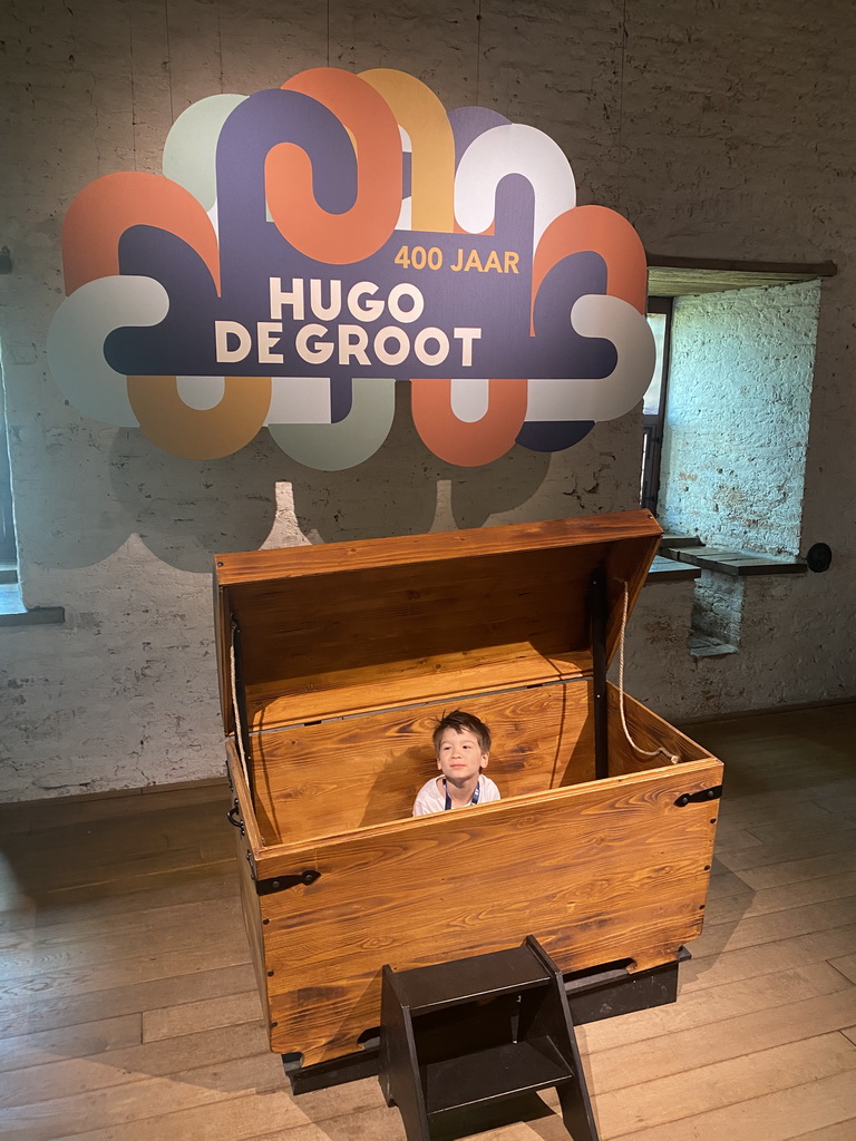 Max in a book chest at the 400 Years Hugo de Groot exhibition at the Middle Floor of Loevestein Castle