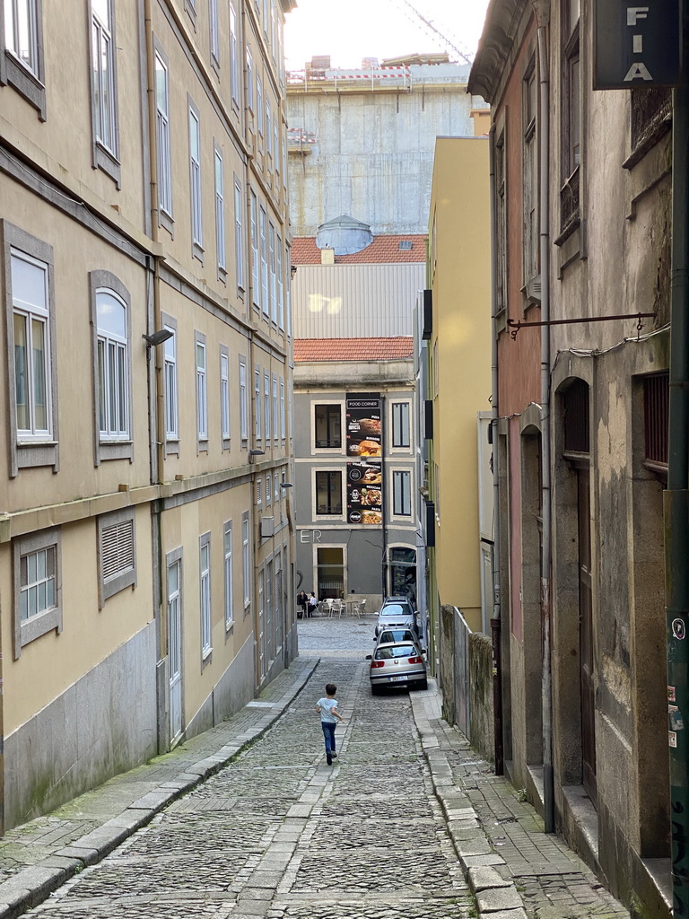 Max at the Rua de António Pedro street