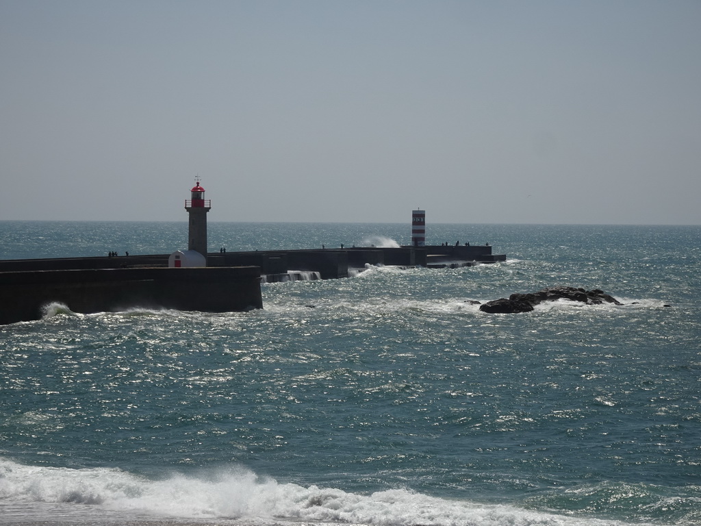 The Farolim de Felgueiras and the Farolim da Barra do Douro lighthouses, viewed from the sightseeing bus on the Avenida de Dom Carlos I street