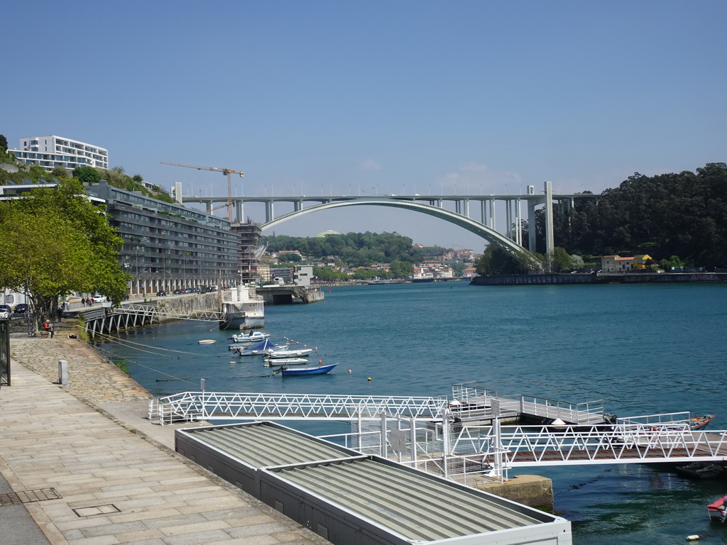 Boats and the Ponte da Arrábida over the Douro river, viewed from the sightseeing bus on the Ria do Ouro street