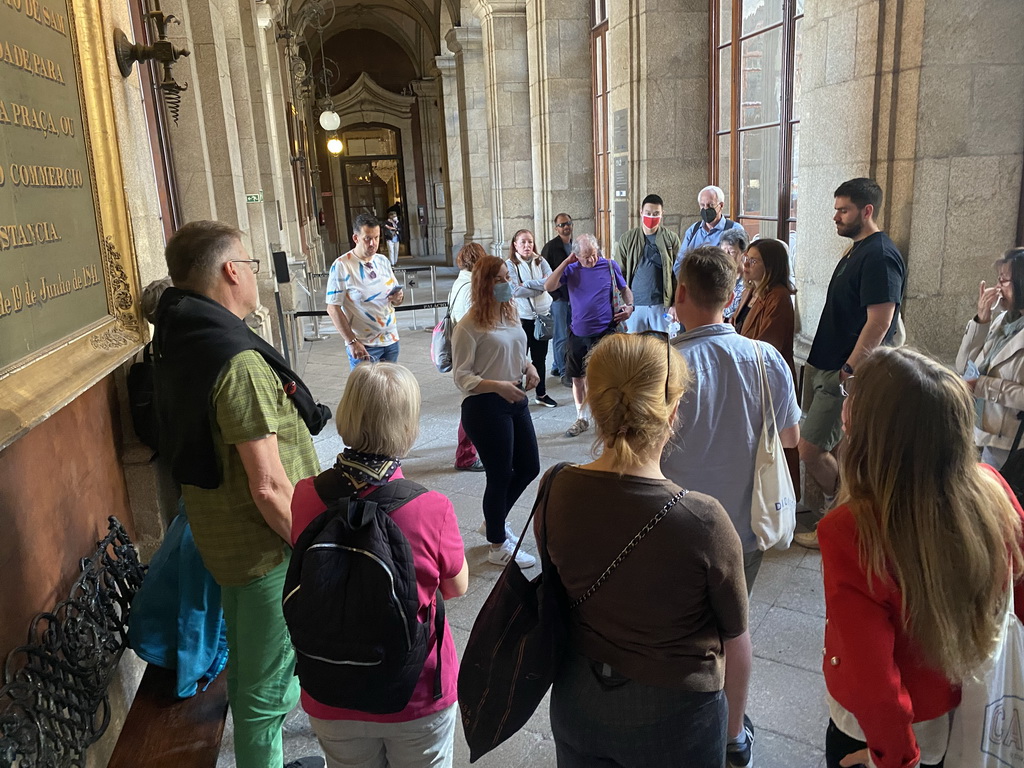 Our tour guide at the east gallery at the ground floor at the Palácio da Bolsa palace