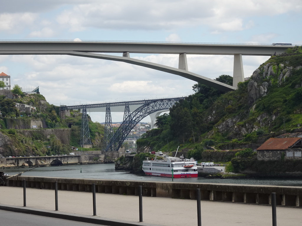 The Avenida Gustavo Eiffel street and the Ponte Infante Dom Henrique, the Ponte de São João and the Ponte D. Maria Pia bridges over the Douro river