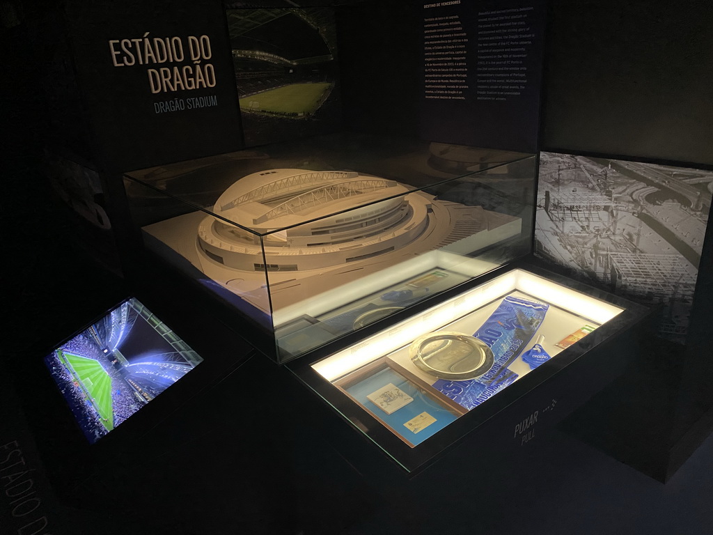 Scale model of the Estádio do Dragão stadium at the FC Porto Museum at the Estádio do Dragão stadium, with explanation