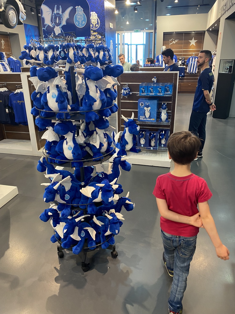 Max at the FC Porto Store at the Estádio do Dragão stadium